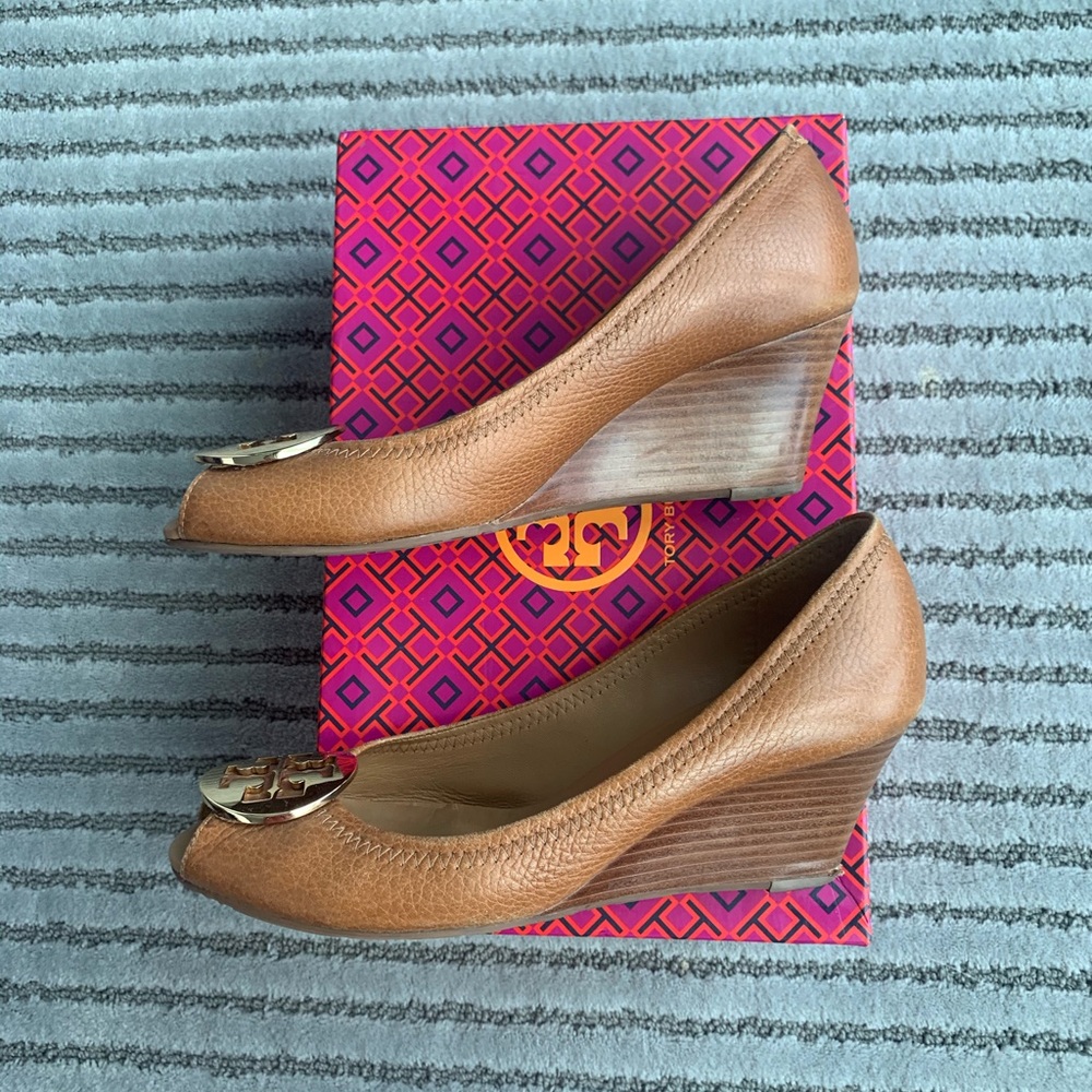 Tory Burch Sally Wedge size 8